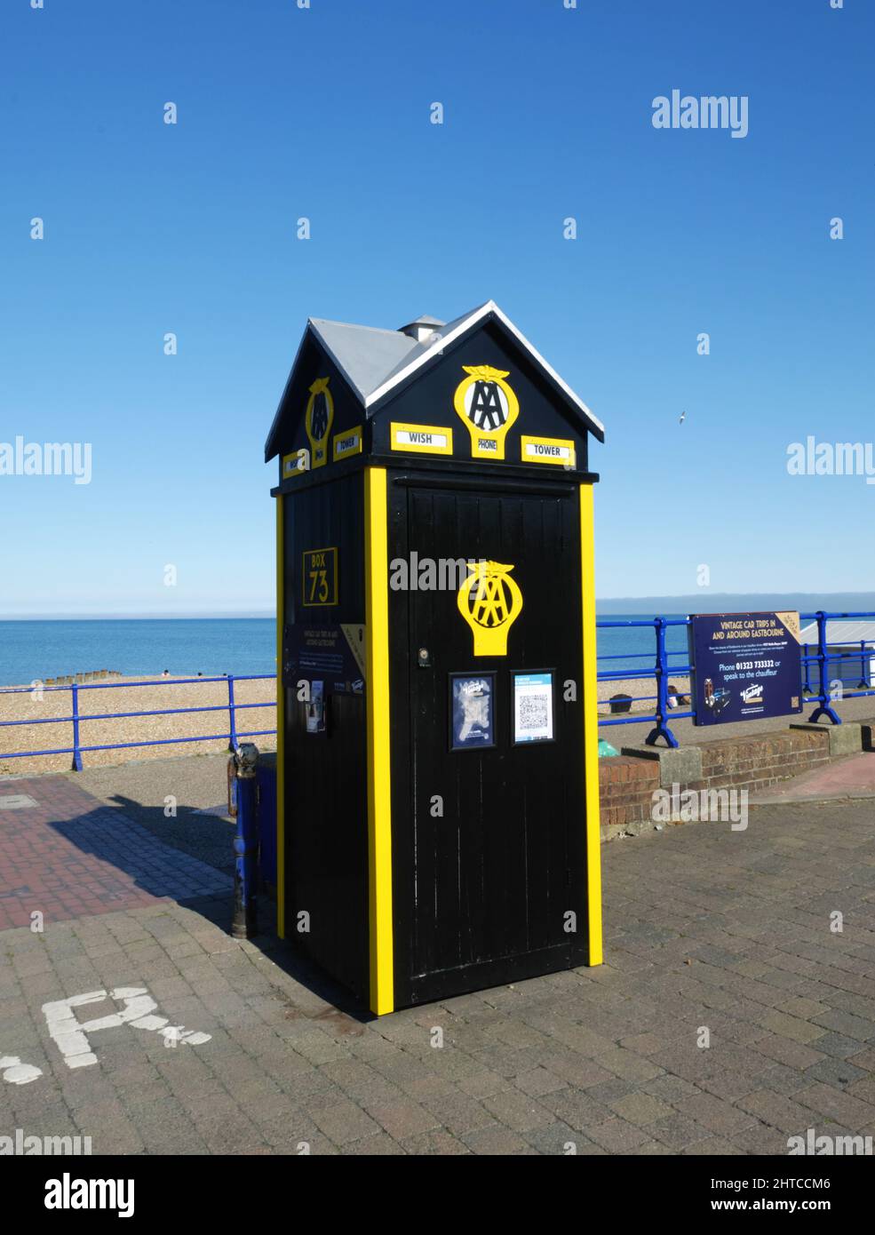 AA-Box an der Küste von Eastbourne, West Sussex. Stockfoto