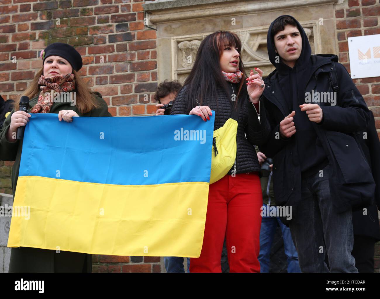 Krakau. Krakau. Polen. Protest gegen den russischen Krieg mit der Ukraine, bei dem ukrainische und weißrussische Expats und Bewohner mit polnischer Unterstützung zusammenkommen Stockfoto