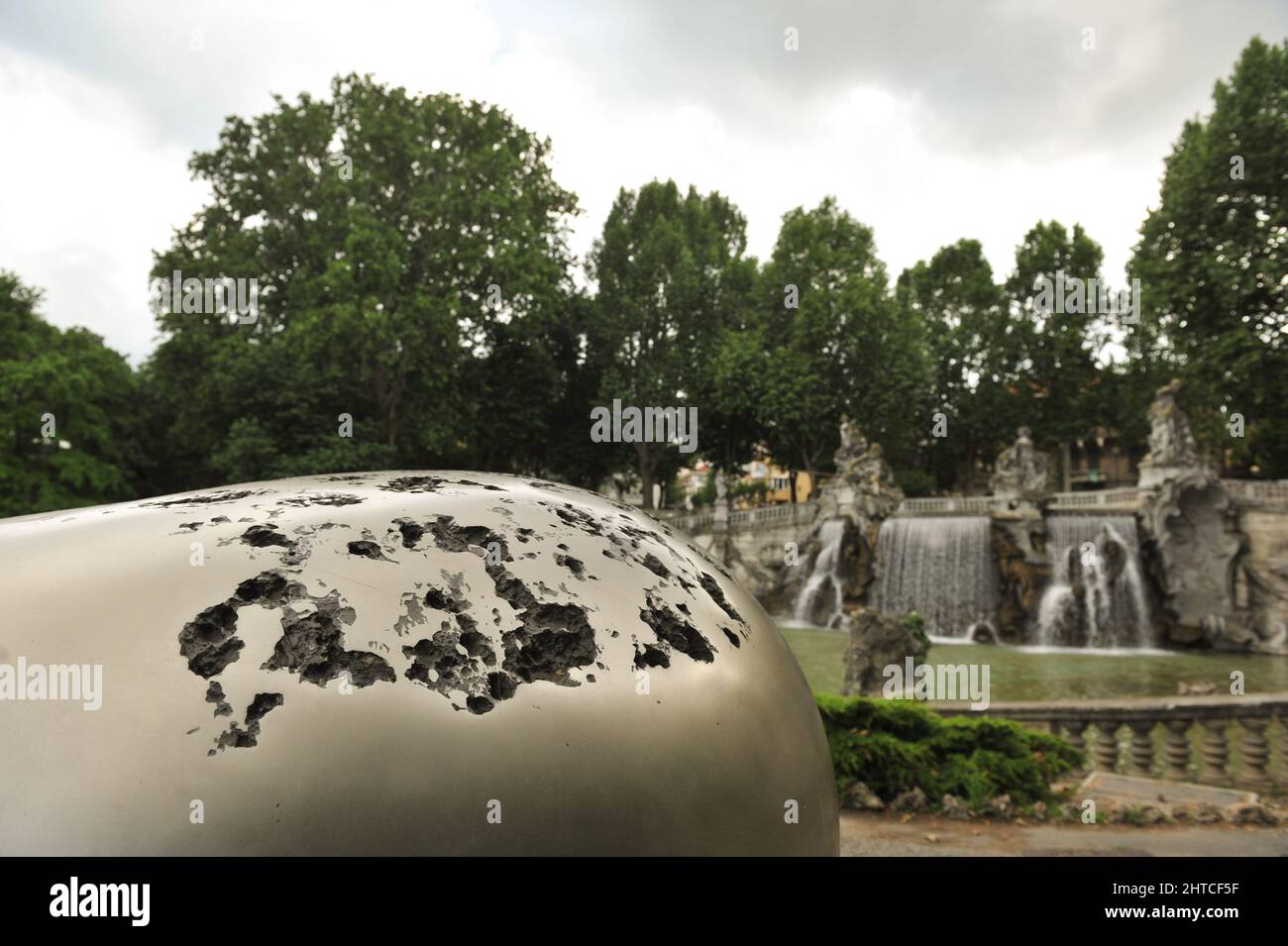 Turin, Italien - 2011. Juni: Touching the Time, Kan Yasudas Ausstellung im Valentino Park. Stockfoto