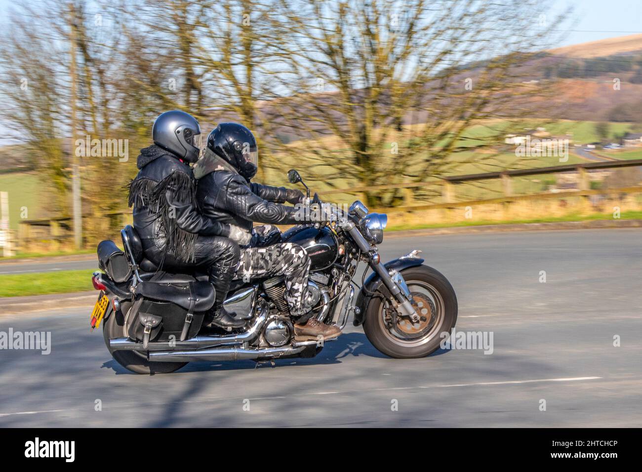 2000 Suzuki VZ800 805cc Benziner ein mittelklassiges Cruiser-Motorrad, angetrieben von einem flüssigkeitsgekühlten 805 ccm V-Twin-Motor, der in Großbritannien 48,8 PS bei 6.500 U/min liefert Stockfoto