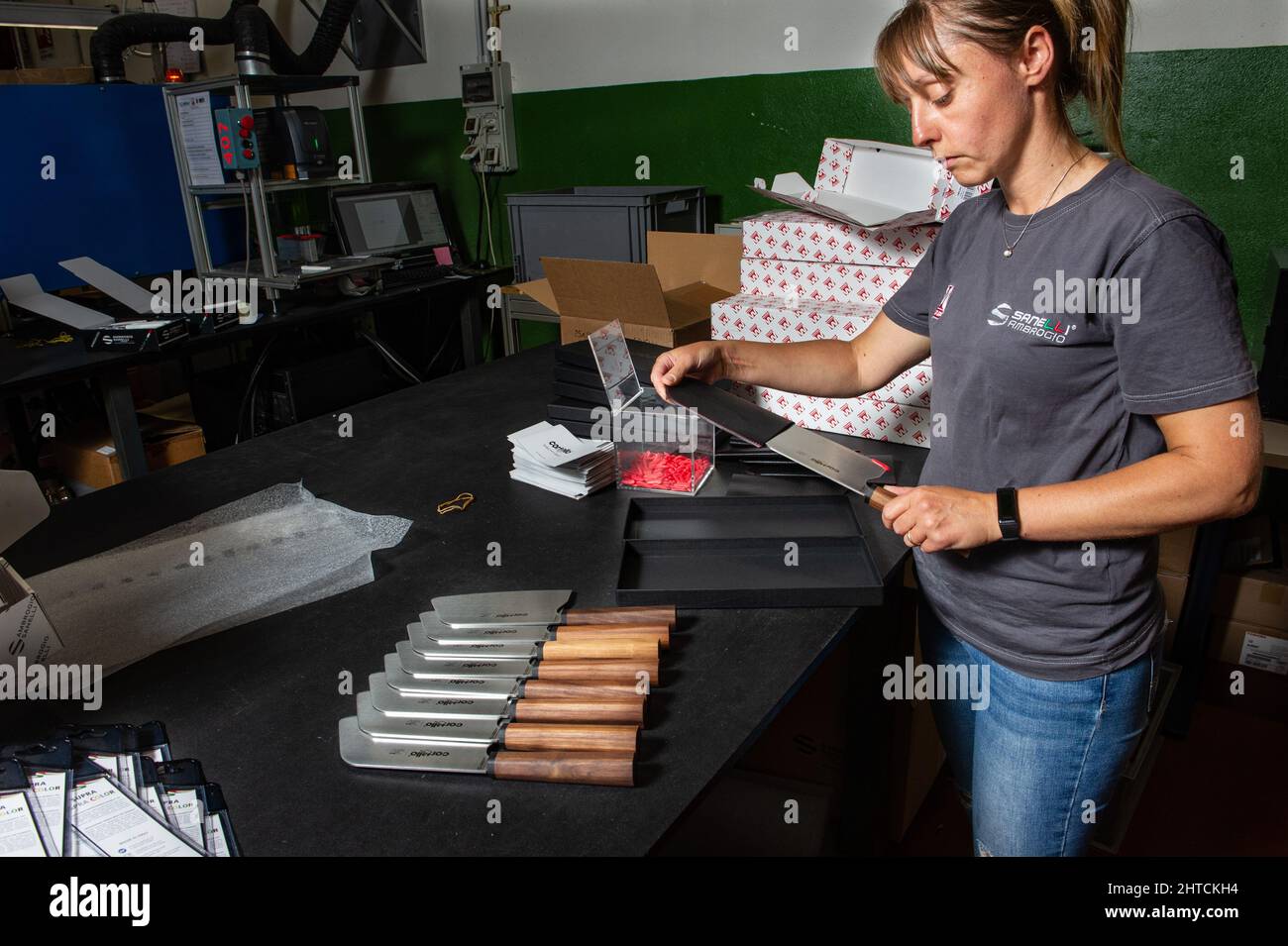 Europa, Italien, Lecco. Sanelli-Montana Messerfabrik in Premana in Valsassina. Stockfoto