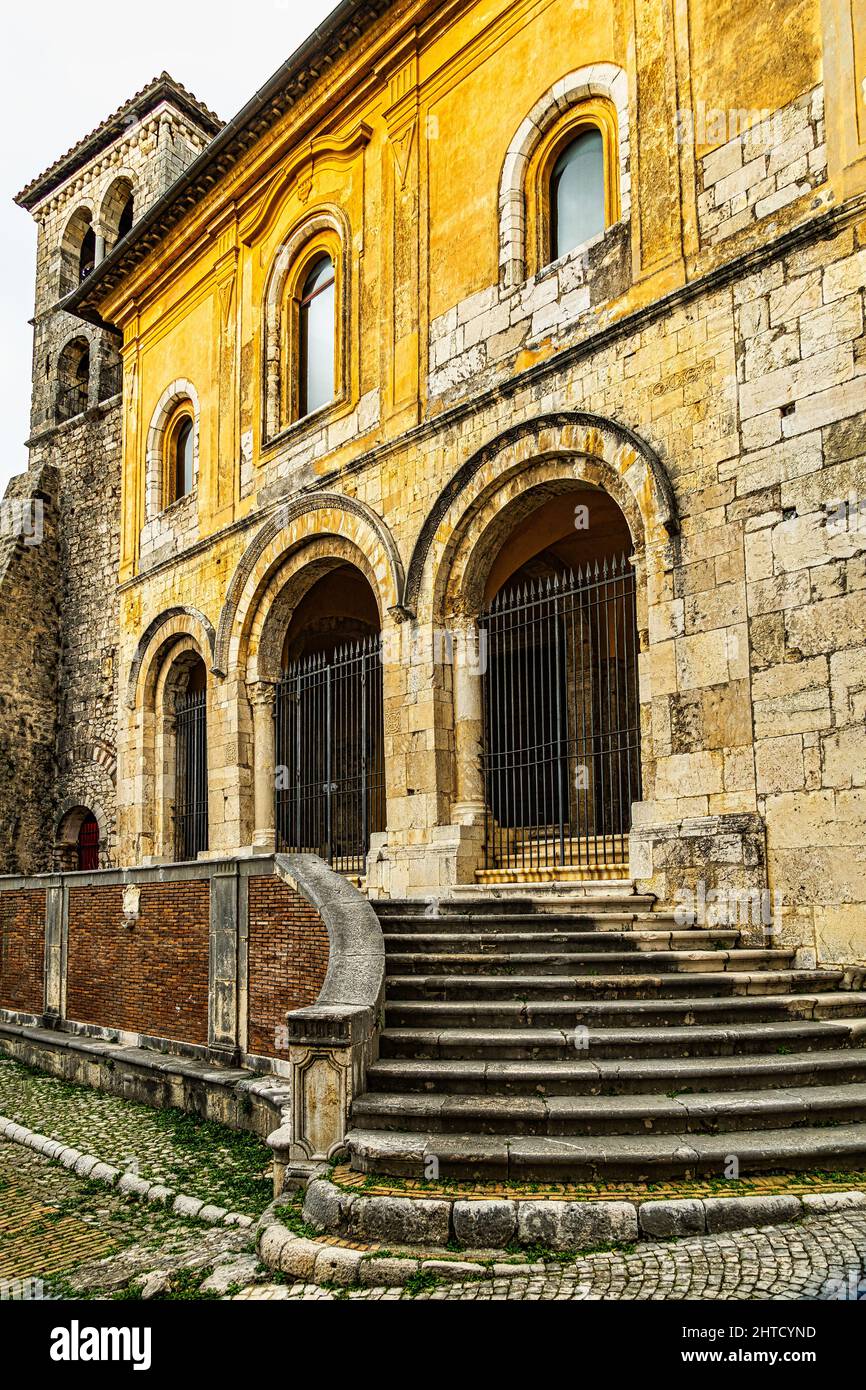 Die Kirche Sant'Erasmo di Veroli ist ein romanisches Gebäude im historischen Zentrum von Veroli. Veroli, Provinz Frosinone, Latium, Italien, Euro Stockfoto
