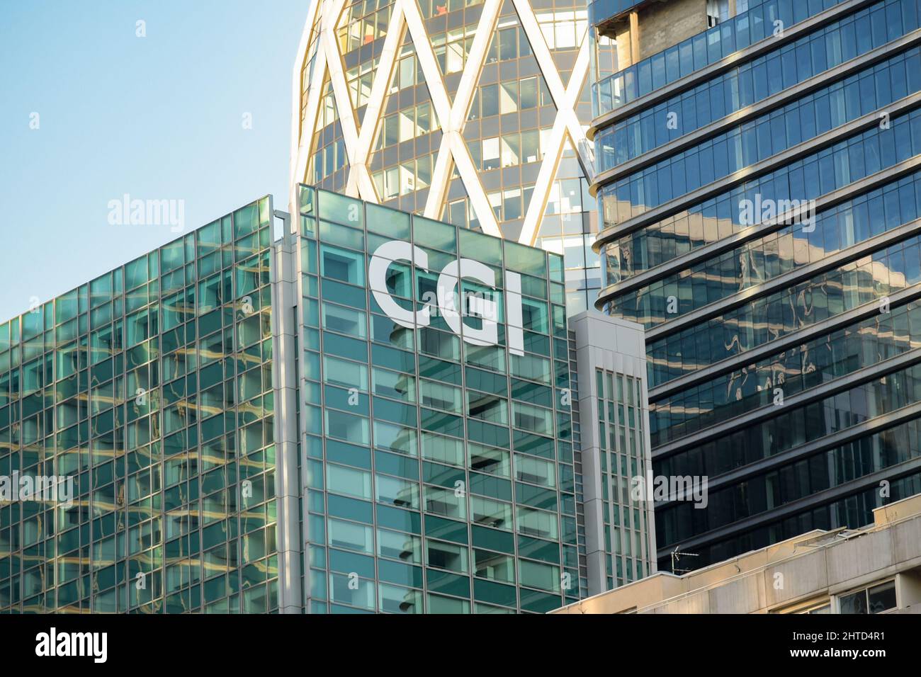 FEBRUAR 2022 - LA DEFENSE - FRANKREICH: Blick auf das CGI-Schild Stockfoto