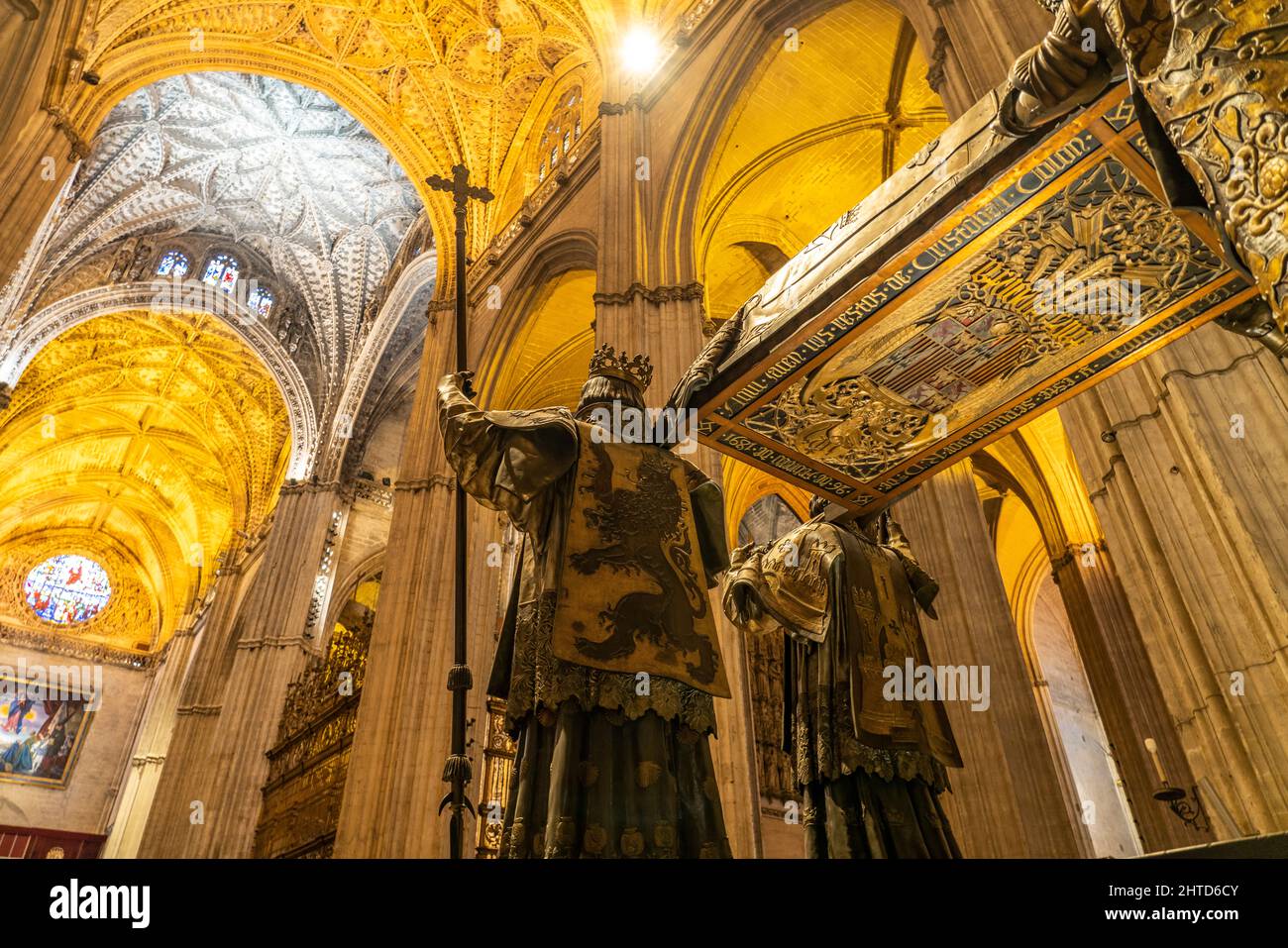 Sarkophag des Christoph Kolumbus im Innenraum der Kathedrale Santa María de la Sede in Sevilla, Andalusien, Spanien | Grabmal von Kolumbus, Sevilla Kath Stockfoto