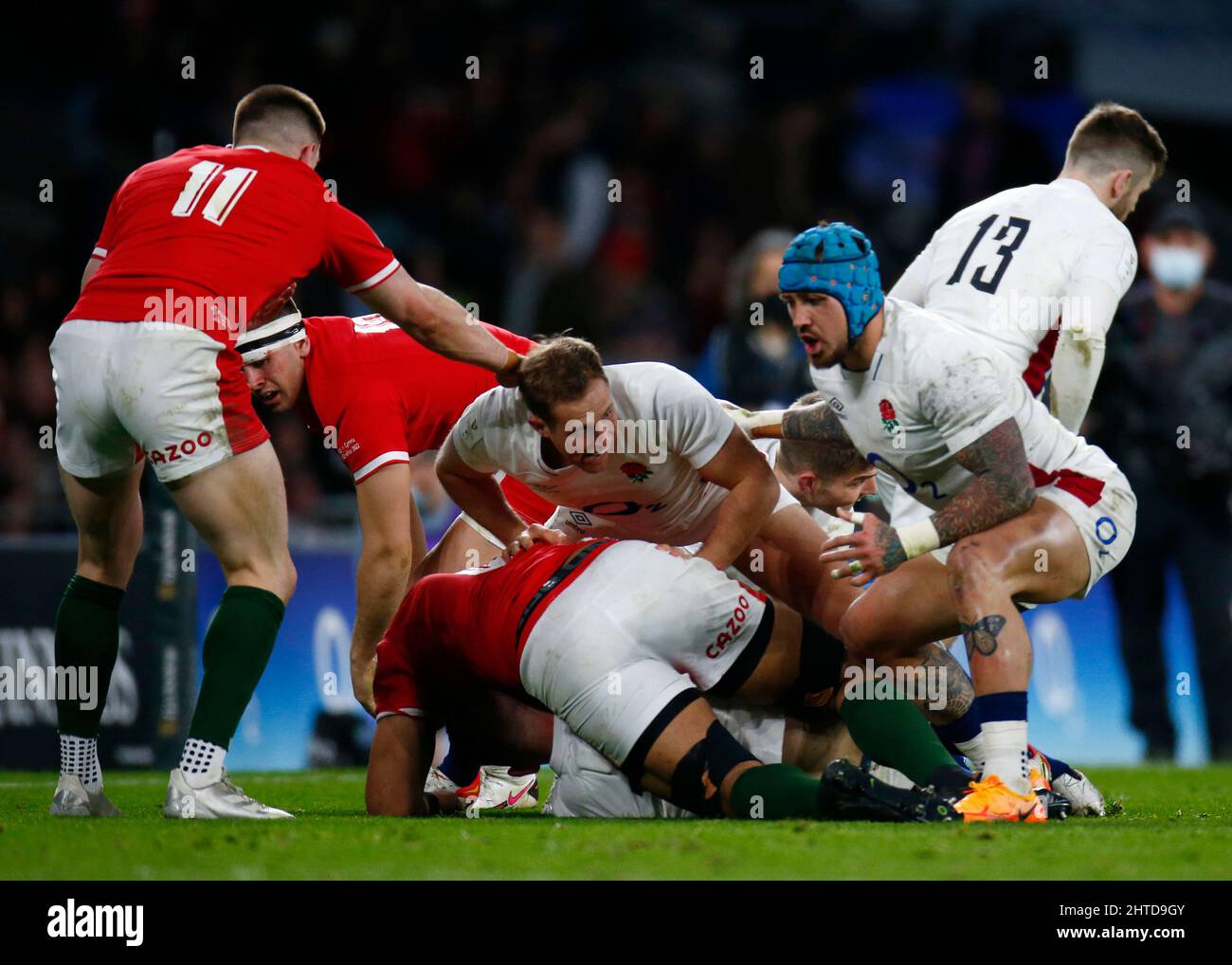 LONDON, ENGLAND - 26. FEBRUAR: Jack Nowell aus England (Blue hat) während des Guinness Six Nations-Spiels zwischen England und Wales im Twickenham Stadium Stockfoto