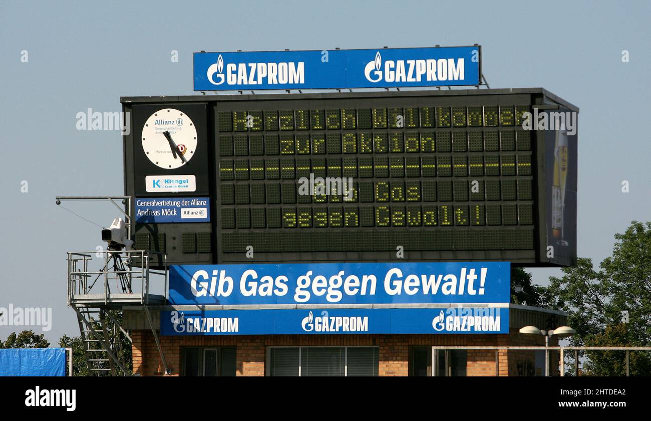 firo FuvÃ¼ball: 18.07.2007 1.Bundesliga, Saison 2007/2008 Testspiel GAZPROM Campaign Dynamo Dresden - FC Schalke 04 Scoreboard, GAZPROM Es gelten unsere AGB, die unter www.firosportphoto.de eingesehen werden können.Copyright by firo sportphoto: Pfefferackerstr. 2aÂ¬Â† 45894 Gelsenkirchen www.firosportphoto.de mail@firosportphoto.de (Volksbank Bochum-Witten) BLZ.: 430 601 29 Kt. Nr.: 341 117 100 Tel:Â¬Â† 0209 - 9304402 Fax:Â¬Â † 0209 - 9304443 Stockfoto