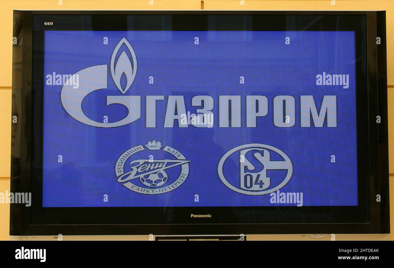 firo FuvÃ¼ball: 24.03.2007 1.Bundesliga, Saison 2006/2007 FC Schalke 04 Reise auf Einladung des Sponsors GAZPROM nach Moskau, Sibirien, St. Petersburg St. Petersburg, GAZPROM BvÂºro, Innenhof, PrvÂ§sentation GAZPROM, LOGO Es gelten unsere AGB , einzusehen unter www.firosportphoto.de Copyright by firo sportphoto: Pfefferackerstr. 2aÂ¬Â† 45894 Gelsenkirchen www.firosportphoto.de mail@firosportphoto.de (Volksbank Bochum-Witten) BLZ.: 430 601 29 Kt. Nr.: 341 117 100 Tel:Â¬Â† 0209 - 9304402 Fax:Â¬Â † 0209 - 9304443 Stockfoto