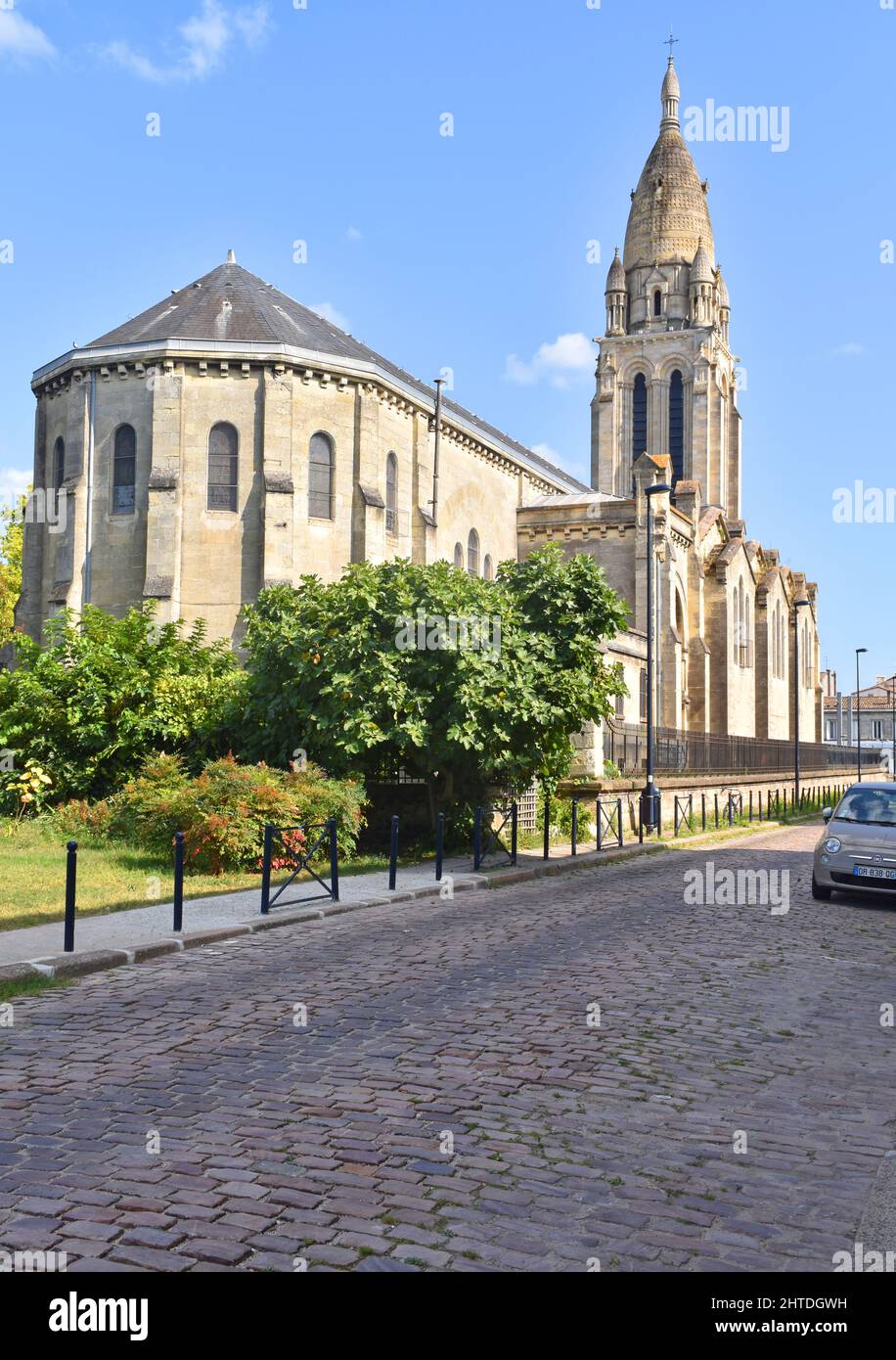 Eglise Sainte-Marie de la Bastide, Bordeaux, Frankreich, erbaut 1864-87, Architekt Paul Abadie, In einem Pastiche neo-mittelalterlichen Stil. Stockfoto