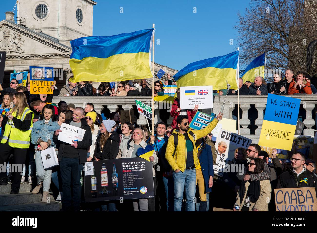 Stand by Ukraine Protest, Trafalgar Square, London, Großbritannien, 27.. Februar 2022 Stockfoto