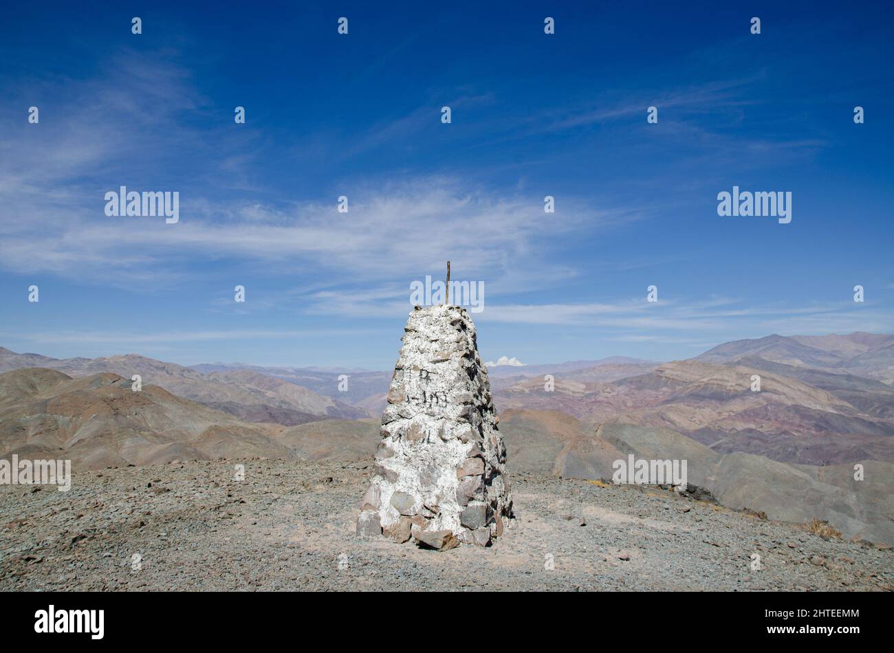 Meilenstein des Bergbaus in den Bergen der Atacama-Wüste bei Copiapó, Chile Stockfoto
