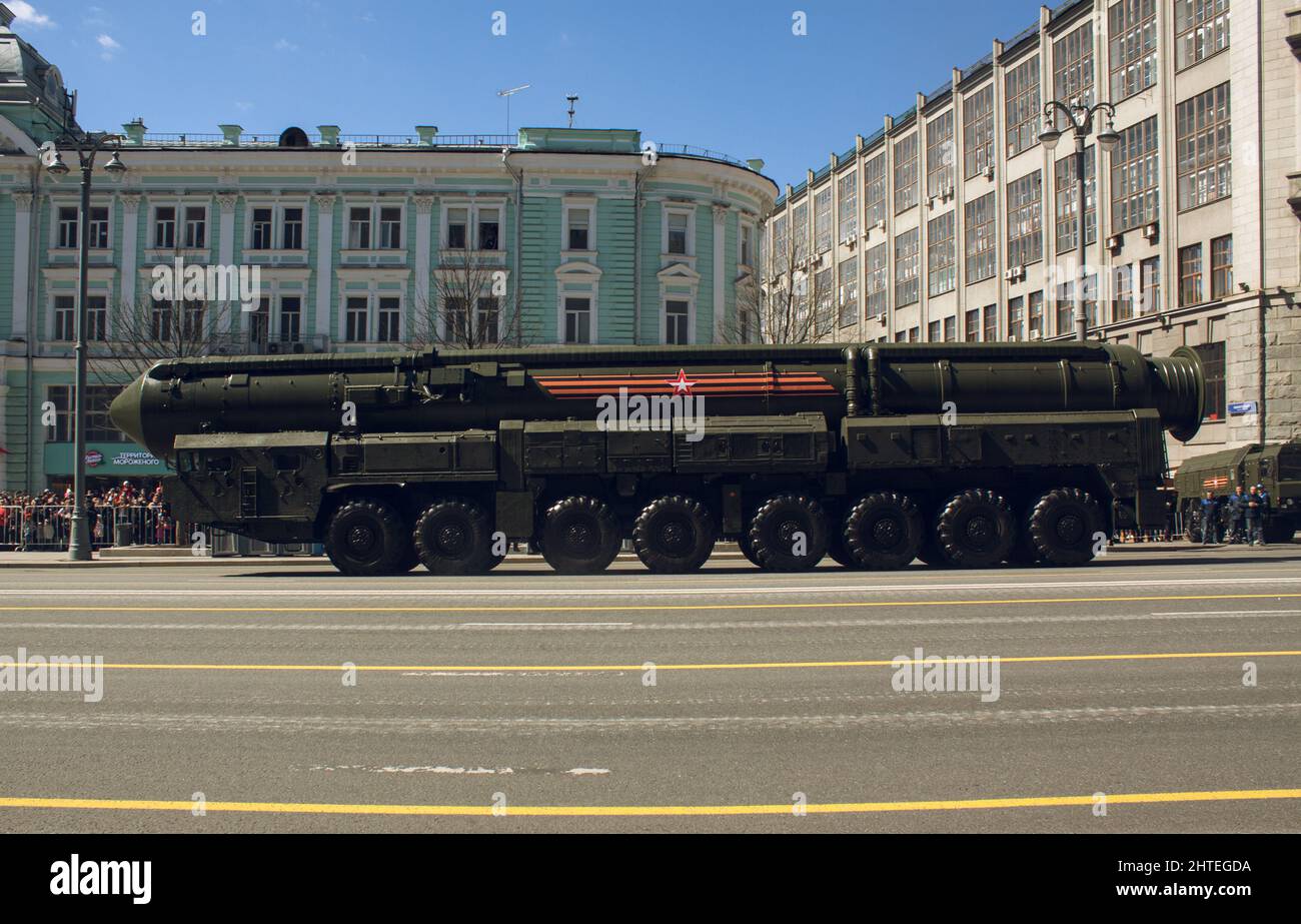 Russischer Topol-M (SS-27) in Moskau während der Militärparade des Siegestages 2017. Stockfoto
