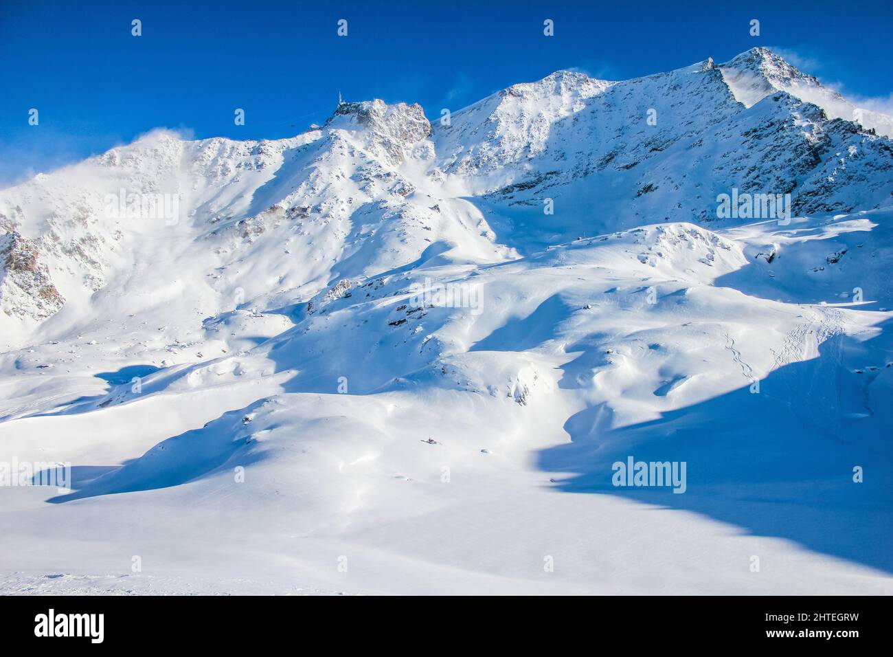 Blick in die Berge über Sils im Engadin im Winter bei St. Moritz, Schweiz Stockfoto