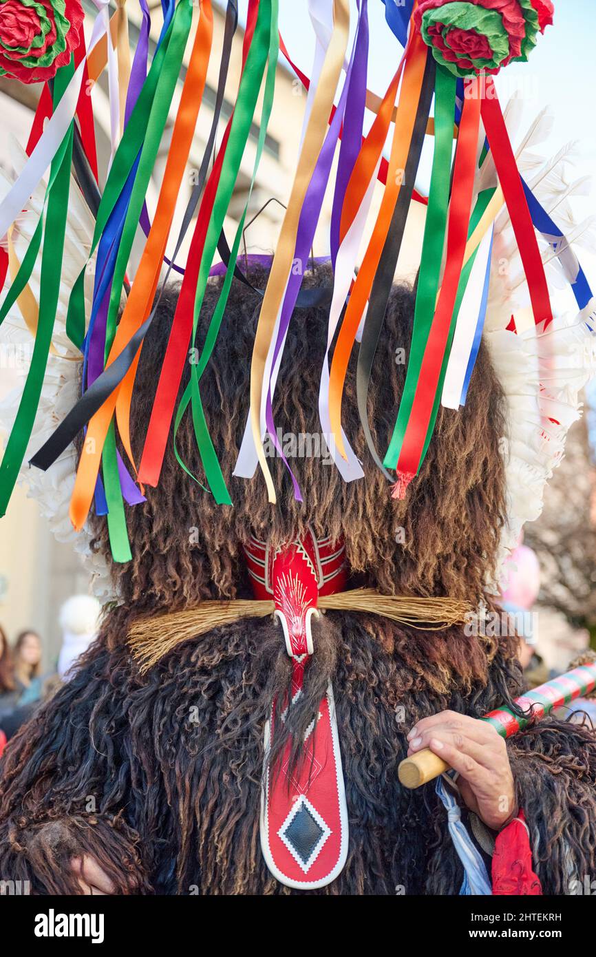 Buntes Gesicht von Kurent, slowenische traditionelle Maske, Karnevalszeit. Traditionelle Maske im februar für Winterverfolgung, Karneval, Slowenien. Stockfoto