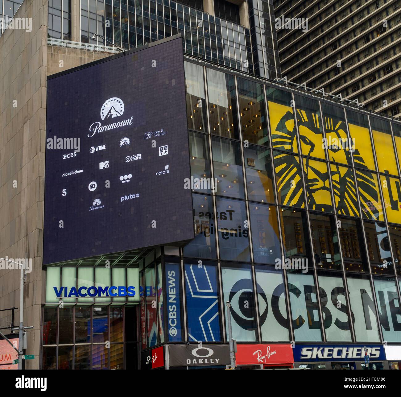 Werbung für den neuen Namen ViacomCBS am Mittwoch, den 16. Februar 2022, in ihrem Hauptsitz am Times Square in New York. ViacomCBS hat seinen Namen in Paramount Global geändert. (© Richard B. Levine) Stockfoto