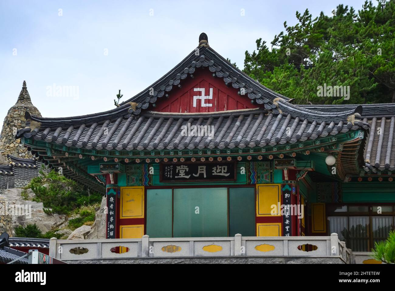 Eine Tageslichtaufnahme des Haedong Yonggungsa Tempels in Busan, Südkorea Stockfoto