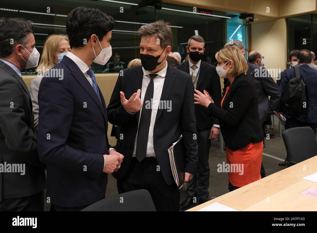 Brüssel, Belgien. 28.. Februar 2022. Minister Robert Habeck kommt zu einer Dringlichkeitssitzung, um die Energiesituation in Europa während der russischen Invasion der Ukraine in Brüssel, Belgien, am 28. Februar 2022 zu diskutieren. Kredit: ALEXANDROS MICHAILIDIS/Alamy Live Nachrichten Stockfoto