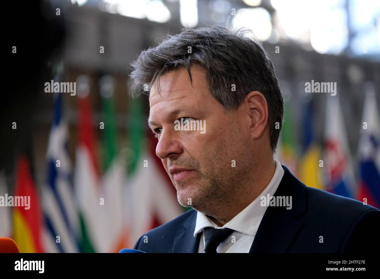 Brüssel, Belgien. 28.. Februar 2022. Minister Robert Habeck kommt zu einer Dringlichkeitssitzung, um die Energiesituation in Europa während der russischen Invasion der Ukraine in Brüssel, Belgien, am 28. Februar 2022 zu diskutieren. Kredit: ALEXANDROS MICHAILIDIS/Alamy Live Nachrichten Stockfoto