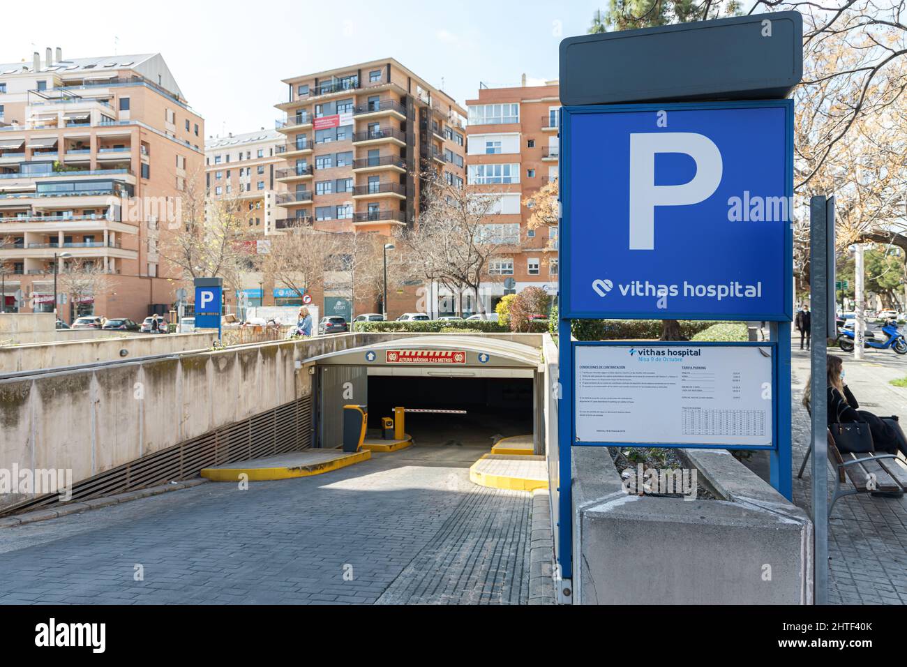 VALENCIA, SPANIEN - 28. FEBRUAR 2022: Vithas ist eine der größten privaten Krankenhausgruppen in Spanien Stockfoto