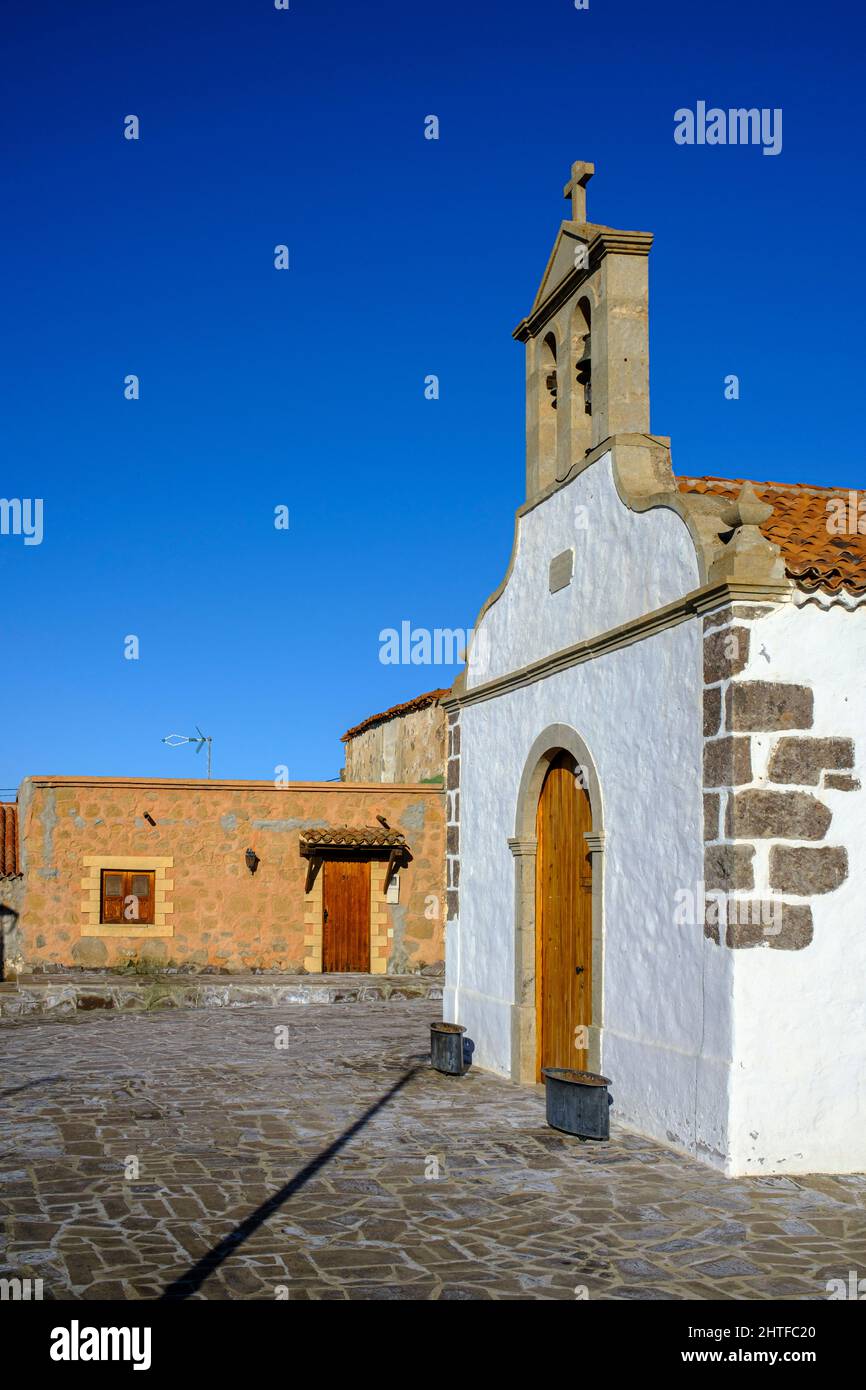 Kirche La Quinta und kleiner platz im kleinen Bergdorf, Adeje, Teneriffa, Kanarische Inseln, Spanien Stockfoto