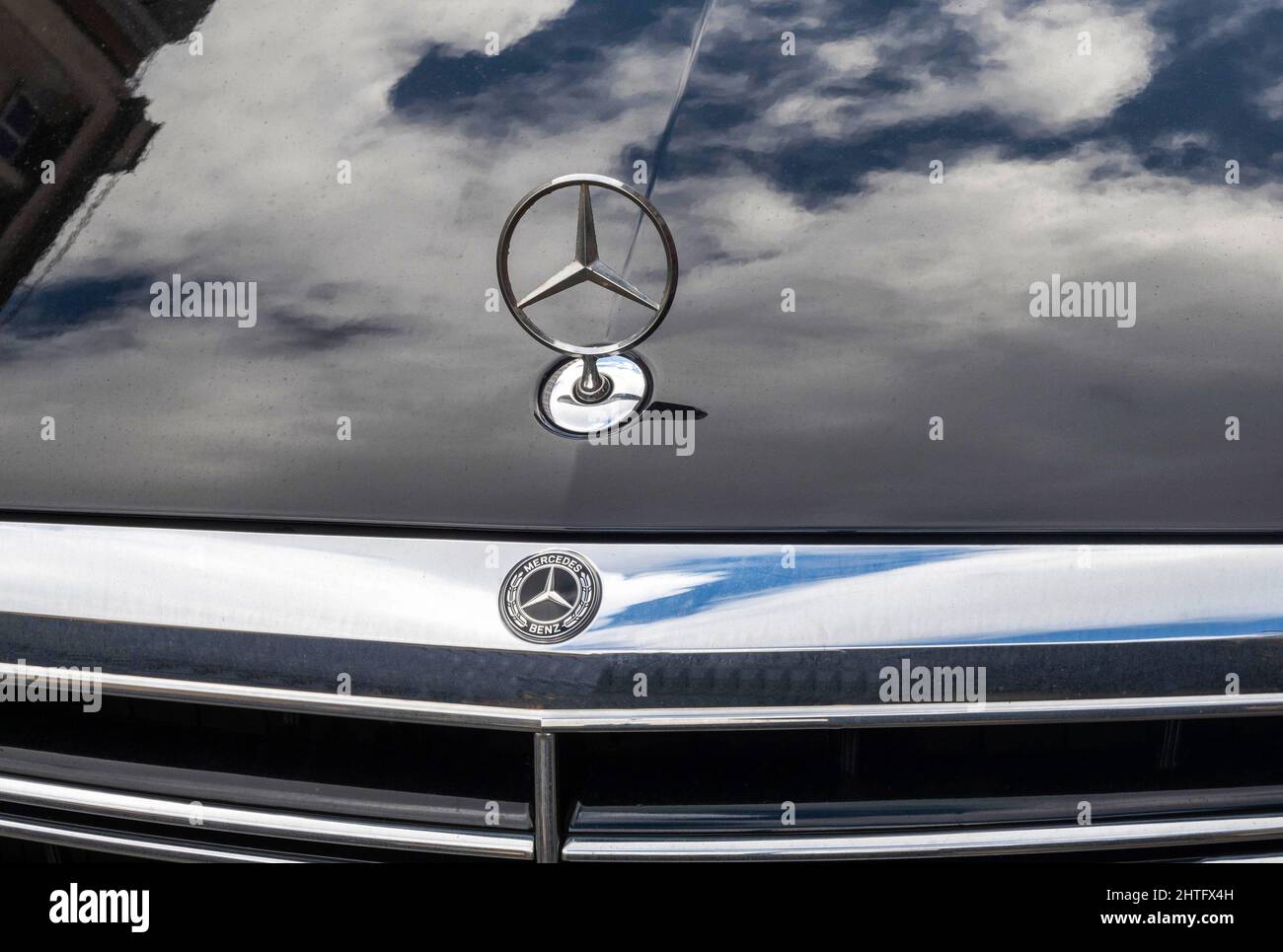 Mercedes-Benz Logo und Kapuze Ornament Stockfoto