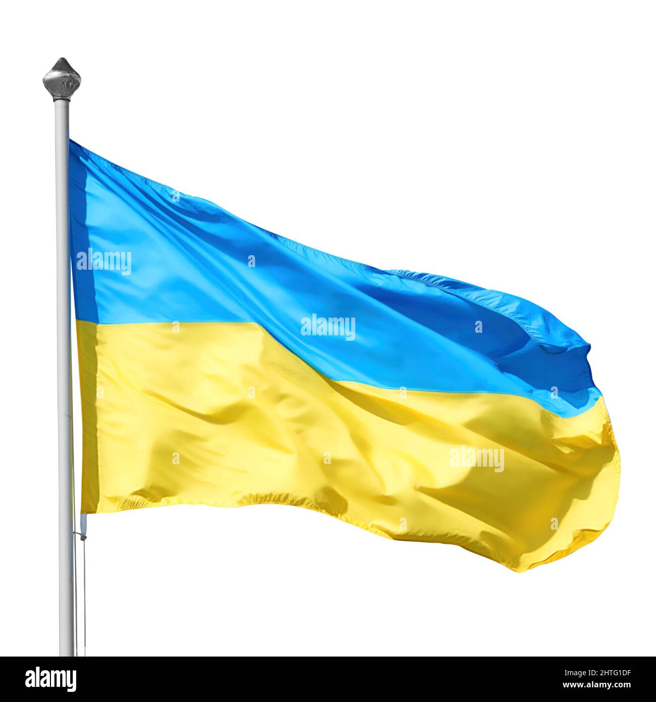 Ukrainische Flagge flattert auf dem Wind am Fahnenmast. Isoliert auf weißem, Beschneidungspfad enthalten Stockfoto