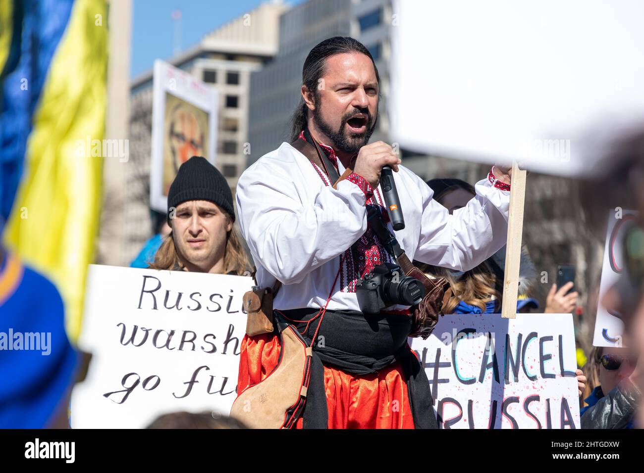 Die Ukraine unterstützt am 27. Februar 2022 eine Kundgebung vor dem Weißen Haus in Washington DC. Stockfoto