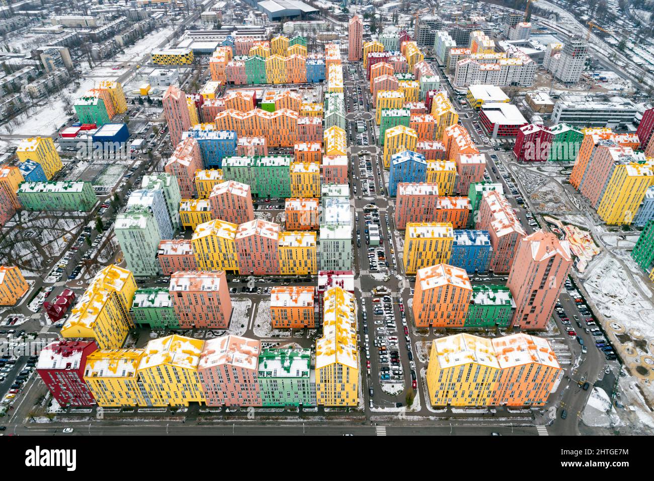 Ukraine im Winter, Kiew bunten Wohnblocks moderne Architektur - Comfort Town Complex Stockfoto