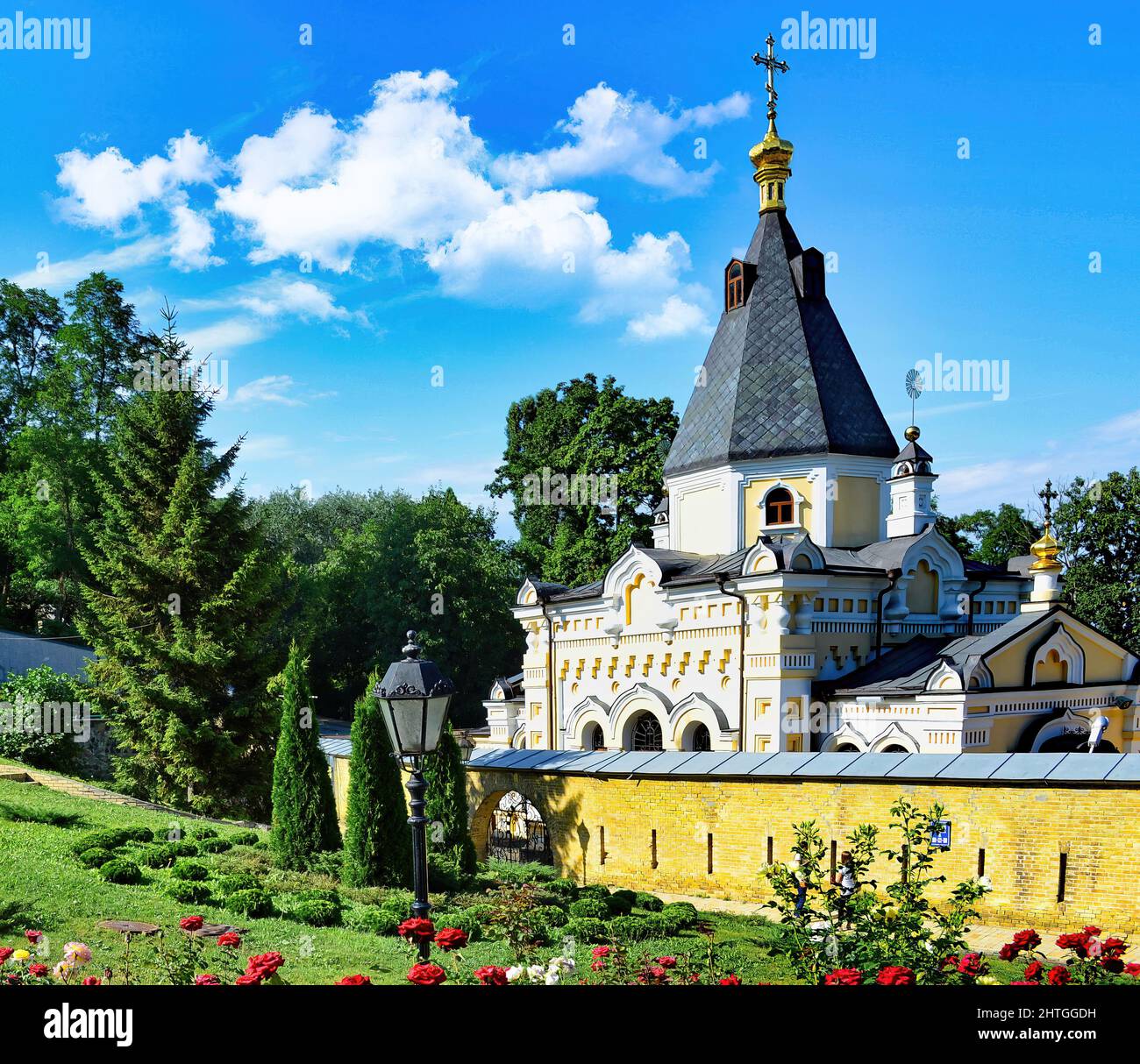 Das Kiewer Höhlenkloster ist ein historisches christliches, orientalisch-orthodoxes Kloster, das einem der Stadtteile, in denen es sich befindet, seinen Namen gab Stockfoto