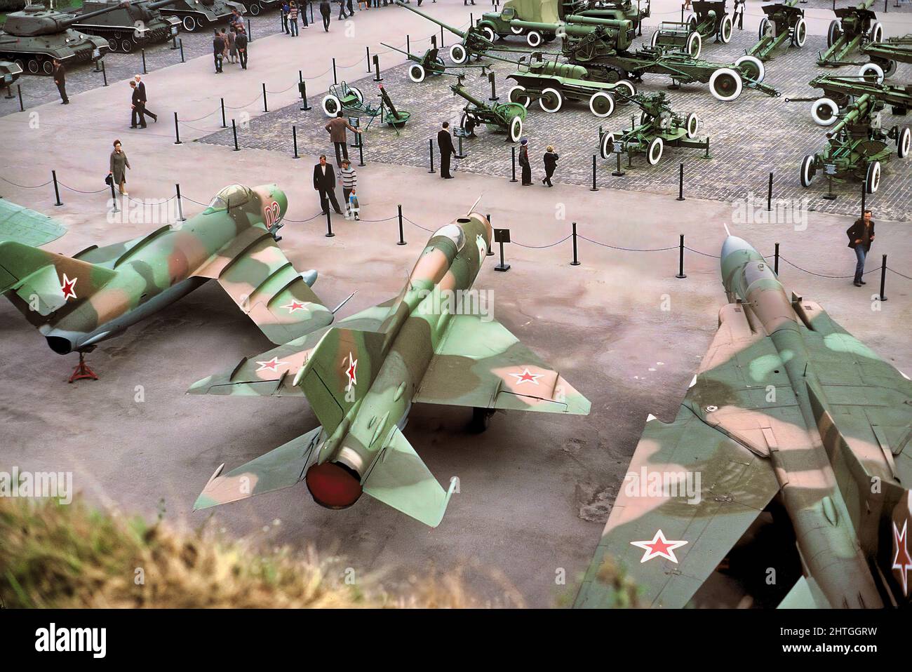 Die Waffen, die während des Zweiten Weltkriegs von der ukrainischen Armee verwendet wurden, wurden im Nationalmuseum der Geschichte der Ukraine ausgestellt Stockfoto