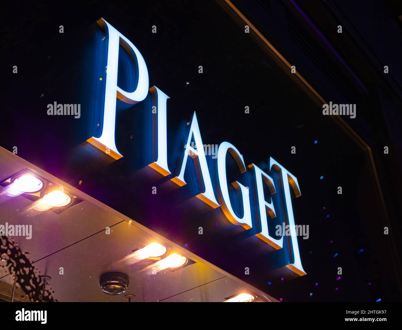 Zürich, Schweiz - 1. Dezember 2021: Einzelhandelsgeschäft der Schweizer Luxusuhren von Piaget in Zürich Stockfoto
