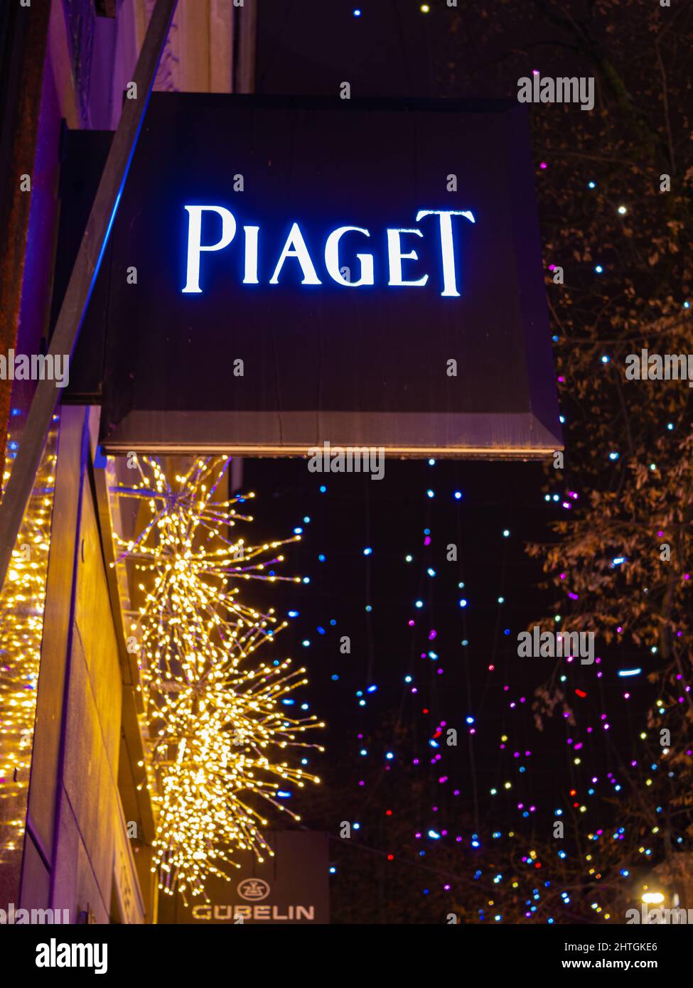 Zürich, Schweiz - 1. Dezember 2021: Einzelhandelsgeschäft der Schweizer Luxusuhren von Piaget in Zürich Stockfoto