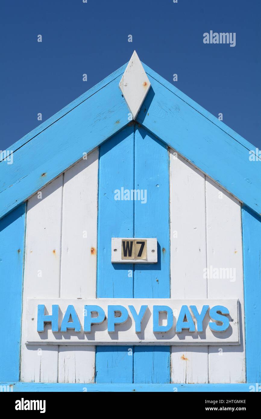 The Happy Days Beach Hut, Felixstowe, Suffolk, England, Großbritannien - April 2021 Stockfoto