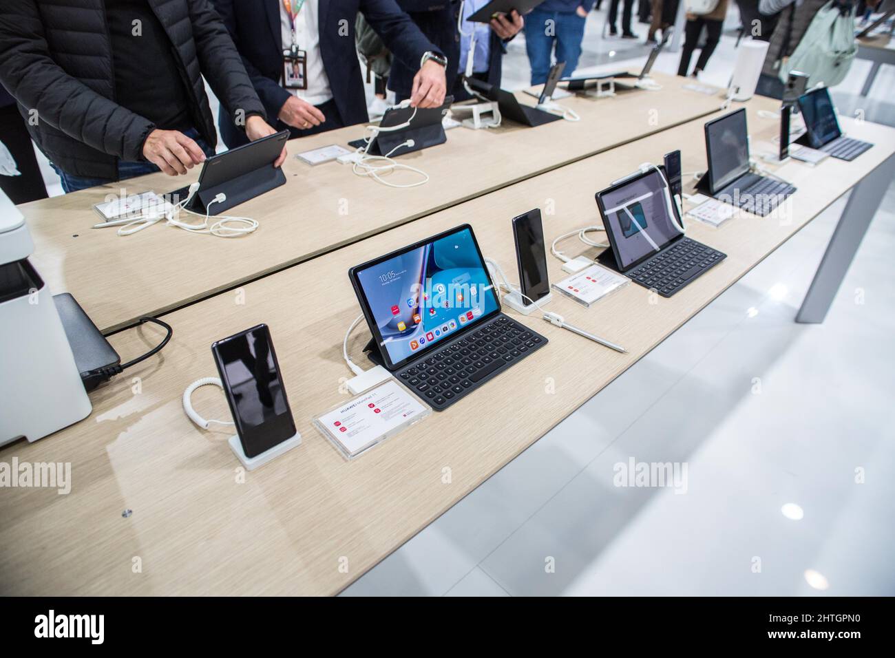 Barcelona, Katalonien. 28.. Februar 2022. Huawei-Computer werden während der MWC 2022 gesehen.der erste Tag des Mobile World Congress MWC2022 auf der Fira de Barcelona, Spanien (Bildquelle: © Thiago Prudencio/DAX via ZUMA Press Wire) Stockfoto