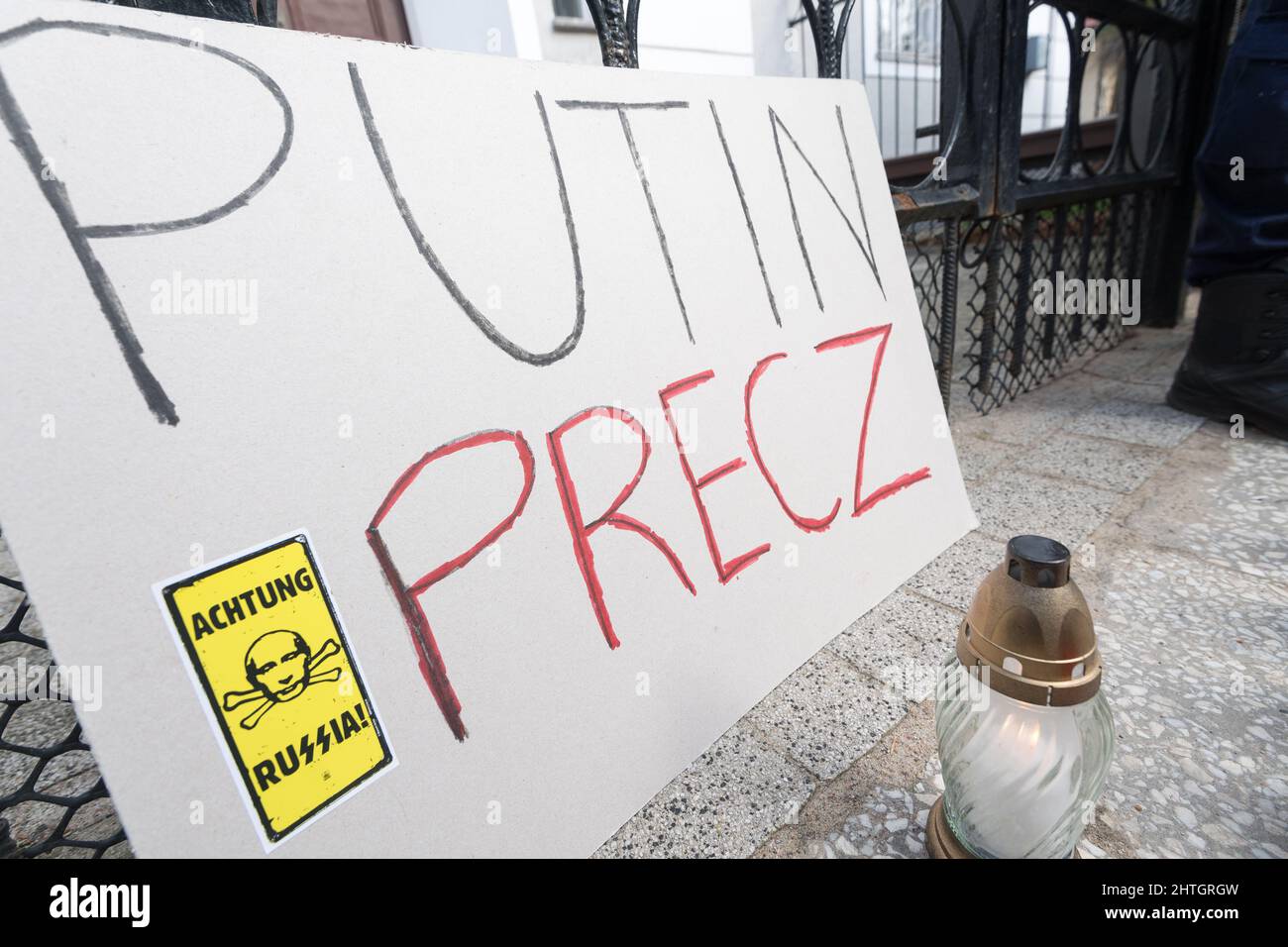 Anti-Kriegs-Protest der Ukrainer gegen russische Invasion in der Ukraine. Danzig, Polen, Februar 26. 2022 © Wojciech Strozyk / Alamy Stock Photo Stockfoto