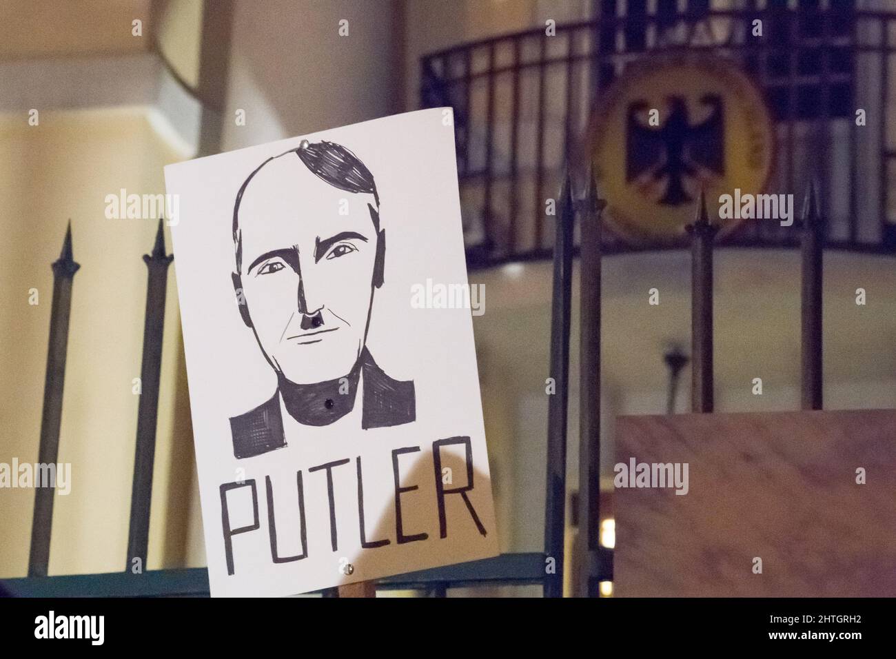 Anti-Kriegs-Protest der Ukrainer gegen russische Invasion in der Ukraine. Danzig, Polen, Februar 25. 2022 © Wojciech Strozyk / Alamy Stock Photo Stockfoto