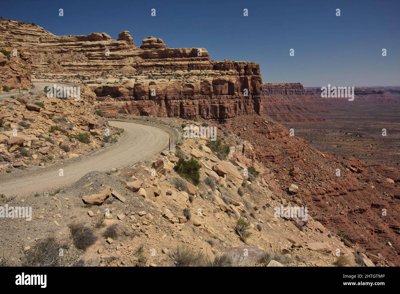 Moki Dugway in der Nähe von Mexican hat, San Juan County, Utah, USA Stockfoto