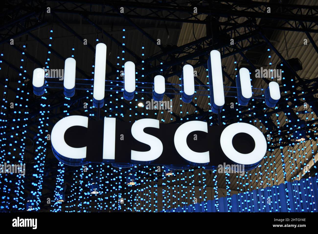Logo der US-Marke Cisco Systems gehört zu den Marken im Zusammenhang mit Mobiltechnologie und Kommunikationsgeräten, die auf dem Mobile Word Congress 2022 in Hospitalet de Llobregat Barcelona ausstellen. (Foto von Ramon Costa / SOPA Images/Sipa USA) Stockfoto