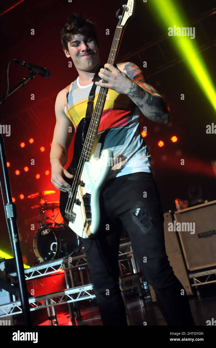 All Time Low (Zack Merrick) live im Konzert in der Birmingham O2 Academy, 28.. Januar 2012 Stockfoto