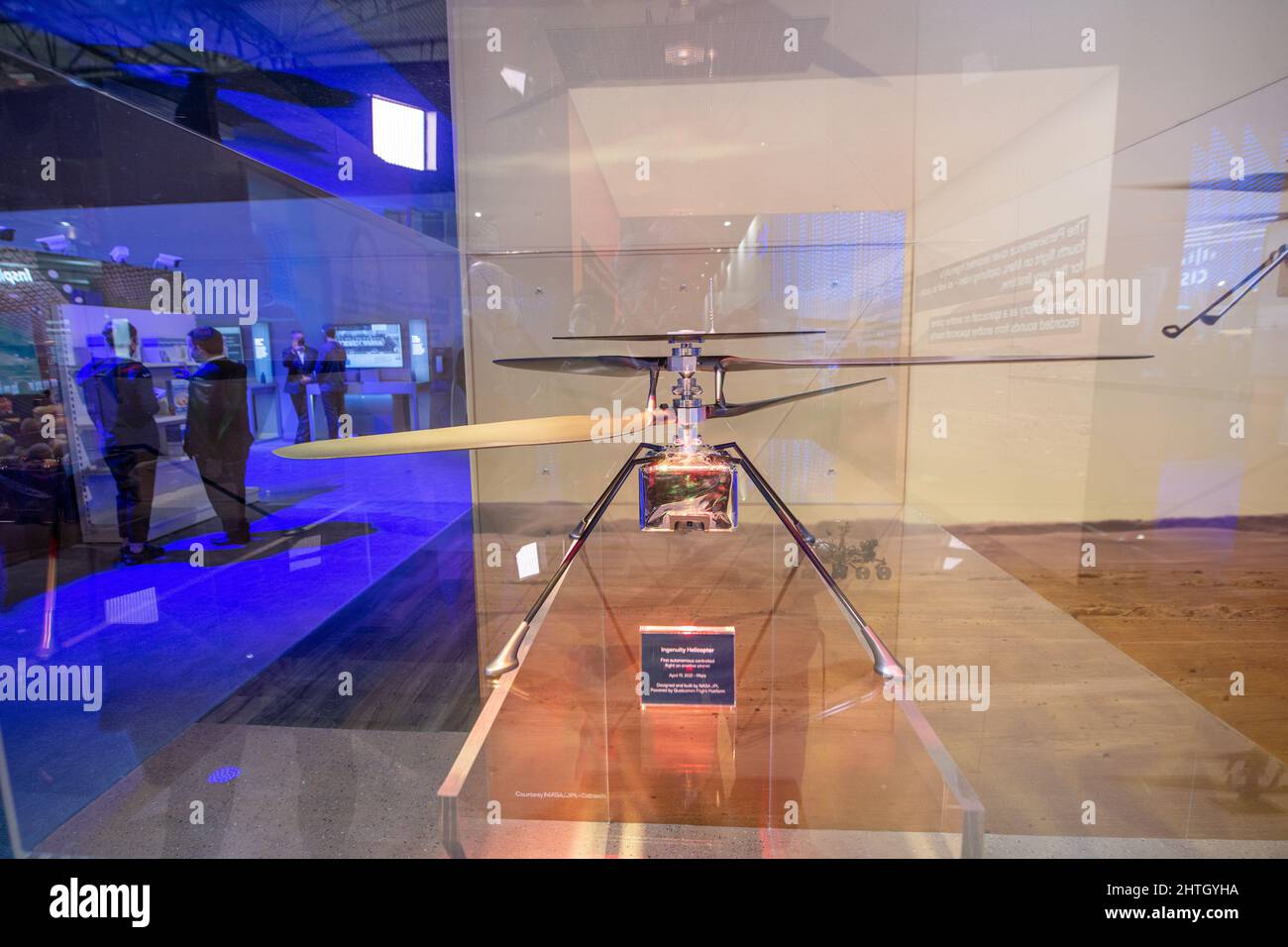 Barcelona, Spanien.28. Februar 2022. Ingenuity Hubschrauber.erster autonom kontrollierter Flug auf einem anderen Planeten.(Mars). Entworfen und gebaut von NASA JPL. Powered by Qualcomm Flight Platform, am ersten Tag des jährlichen Mobile World Congress in Barcelona Quelle: Rosdemora/Alamy Live News Stockfoto