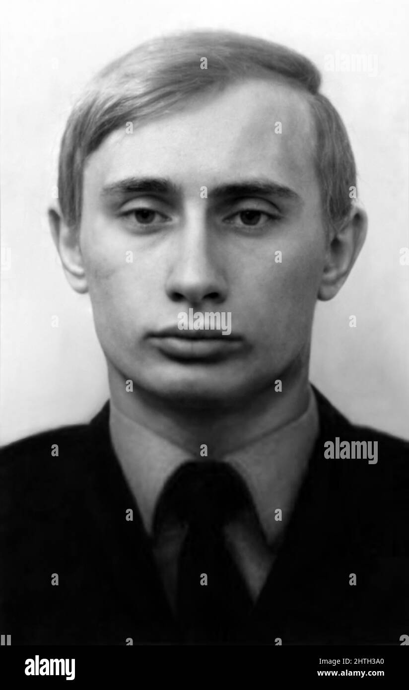 1977 Ca , URSS : der russische Politiker WLADIMIR PUTIN ( geboren in Lelingrad , 7. oktober 1952 ), als jung , im Alter von 25 in der kommunistischen Roten Armee wie Geheimagent bei KGB . Unknwnown Fotograf . - Presidente della Federazione Russa - RUSSLAND - POLITICO - POLITICA - POLITIC - personalità personalità da giovane giovani - Persönlichkeiten, die in jungen Jahren eine Persönlichkeit waren --- Archivio GBB Stockfoto