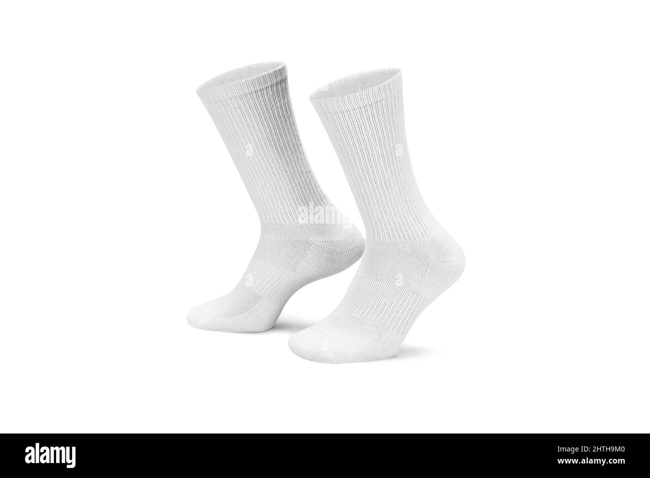 Weiße Socken aus Baumwolle, isoliert auf Weiß. Set aus kurzen Socken für den Sport als Mock Up und Label für Werbung, Logo, Branding Stockfoto