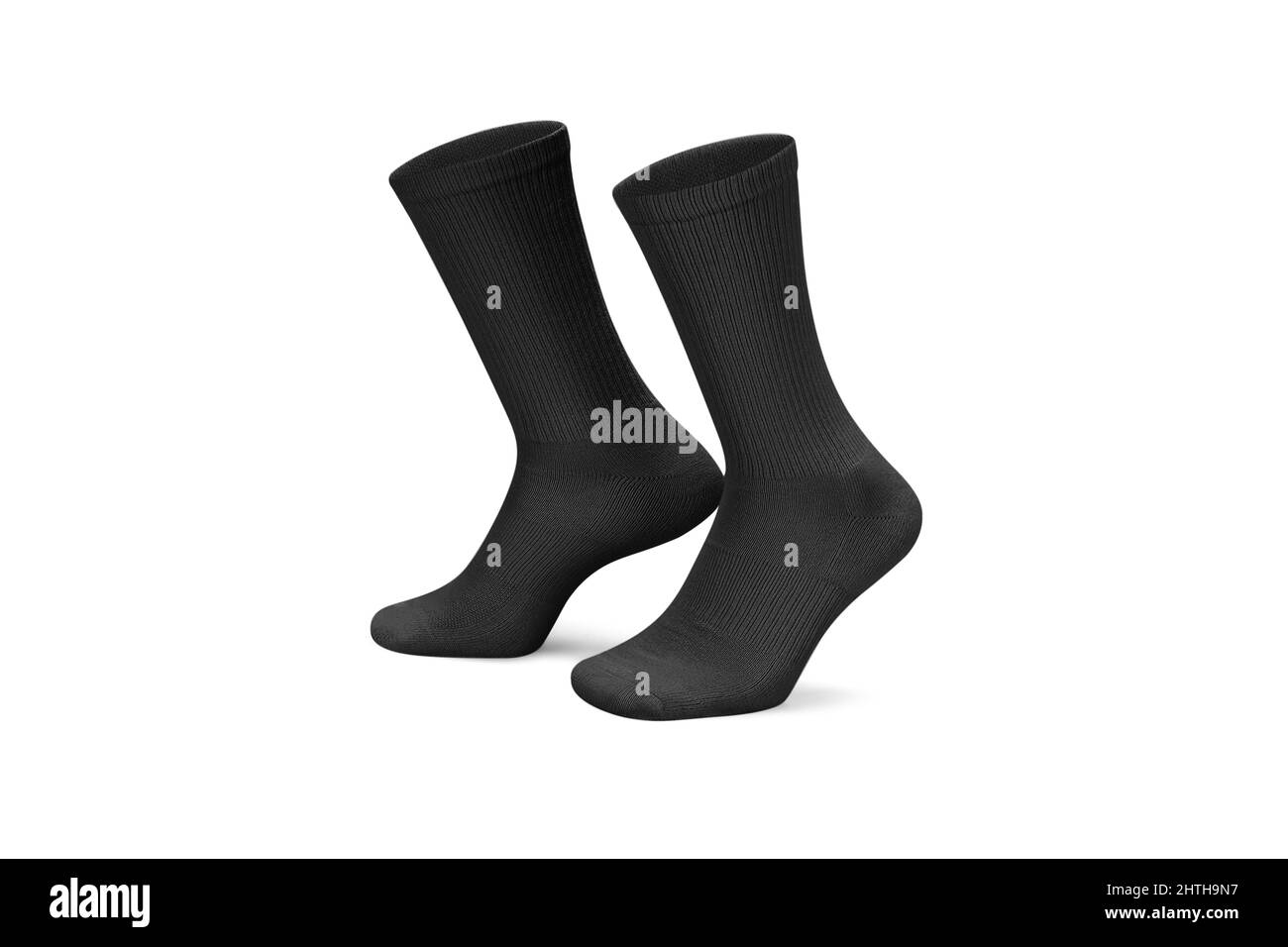 Ein Paar schwarze Baumwollsocken isoliert auf Weiß. Set aus kurzen Socken für den Sport als Mock Up und Label für Werbung, Logo, Branding Stockfoto