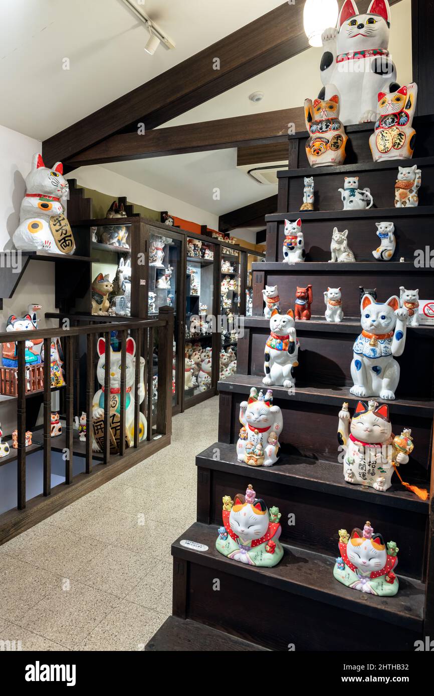 Maneki Neko Museum in Seto City, Japan. Die Ausstellung im The Winkoning Cat Museum. Stockfoto