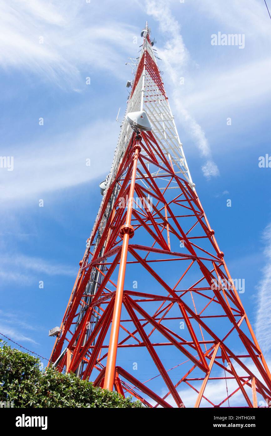 Rot-weiße Sendetürme oder Masten von Radio- und fernsehsendern in Seattle USA KKNW-FM Bremerton & KFFV TV Stockfoto