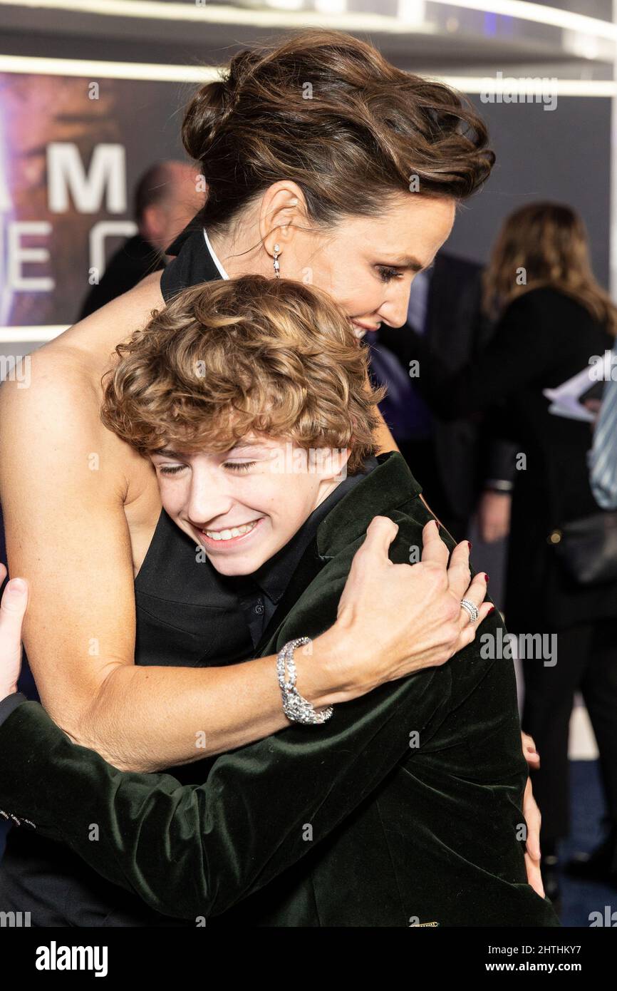 New York, USA. 28.. Februar 2022. Jennifer Garner und Walker Scobell besuchen am 28. Februar 2022 die Premiere von ADAM Project by Netflix in der Alice Tully Hall in New York. (Foto von Lev Radin/Sipa USA) Quelle: SIPA USA/Alamy Live News Stockfoto