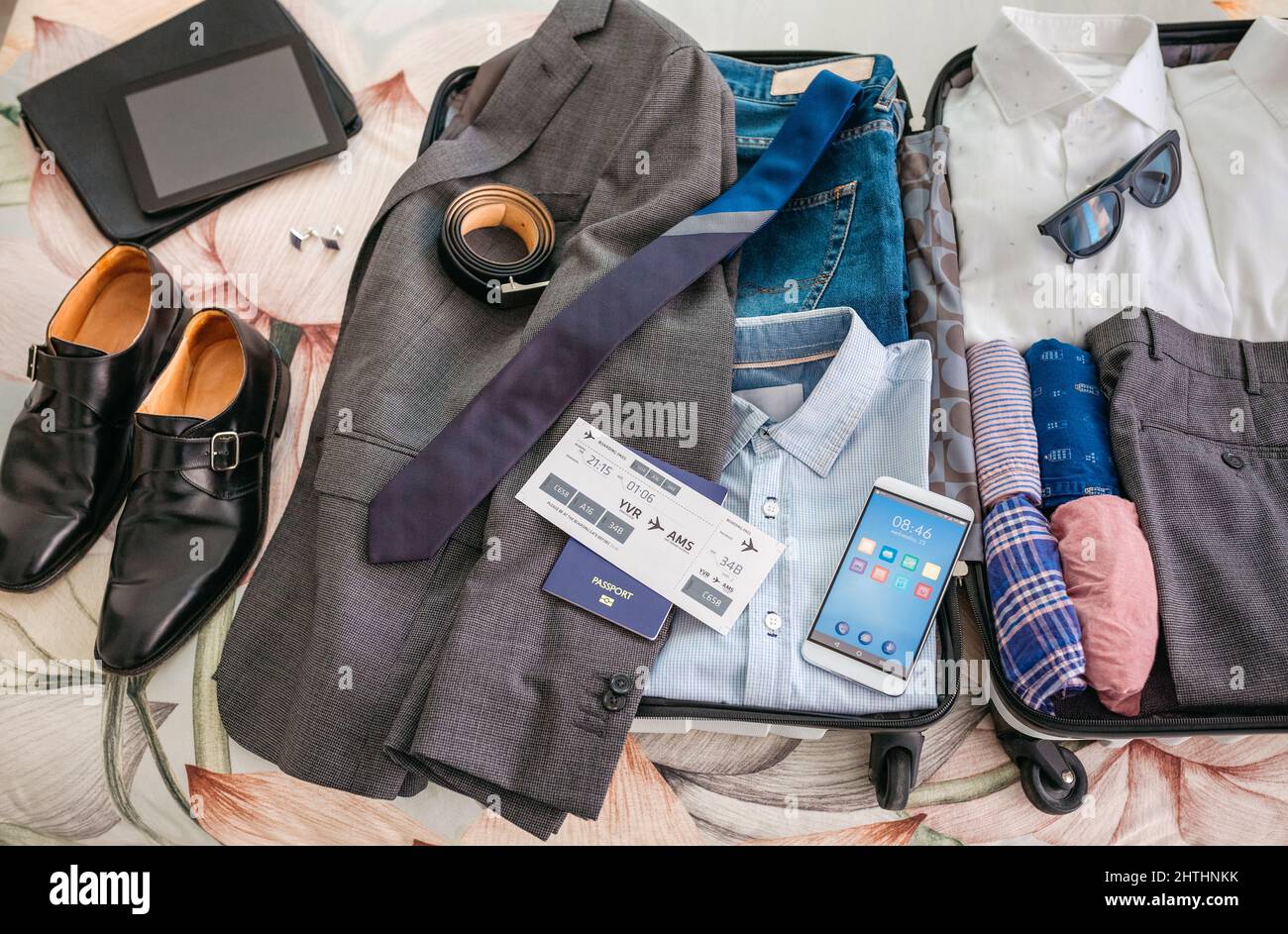 Koffer für Geschäftsleute, vorbereitet für Geschäftsreisen Stockfoto