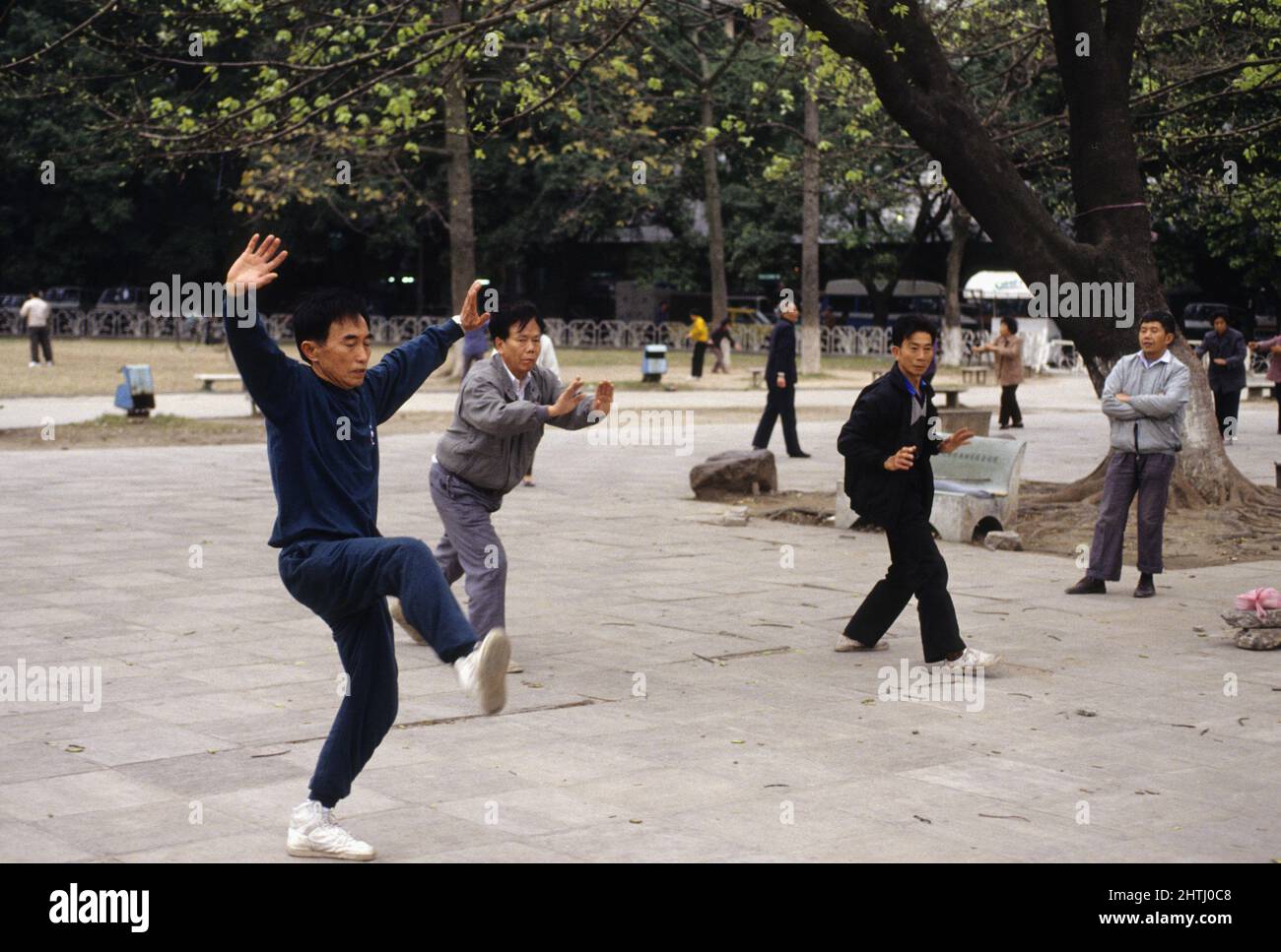china guandxou Tai Chi vor dem Rückzug vor dem Park Stockfoto