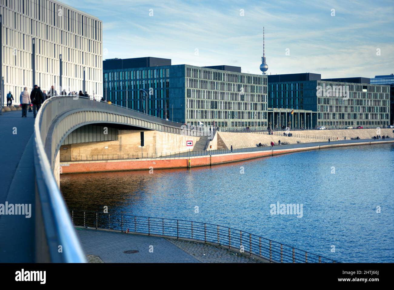 Business Building Quarter in der Nähe des Flusses. Berlin Stockfoto