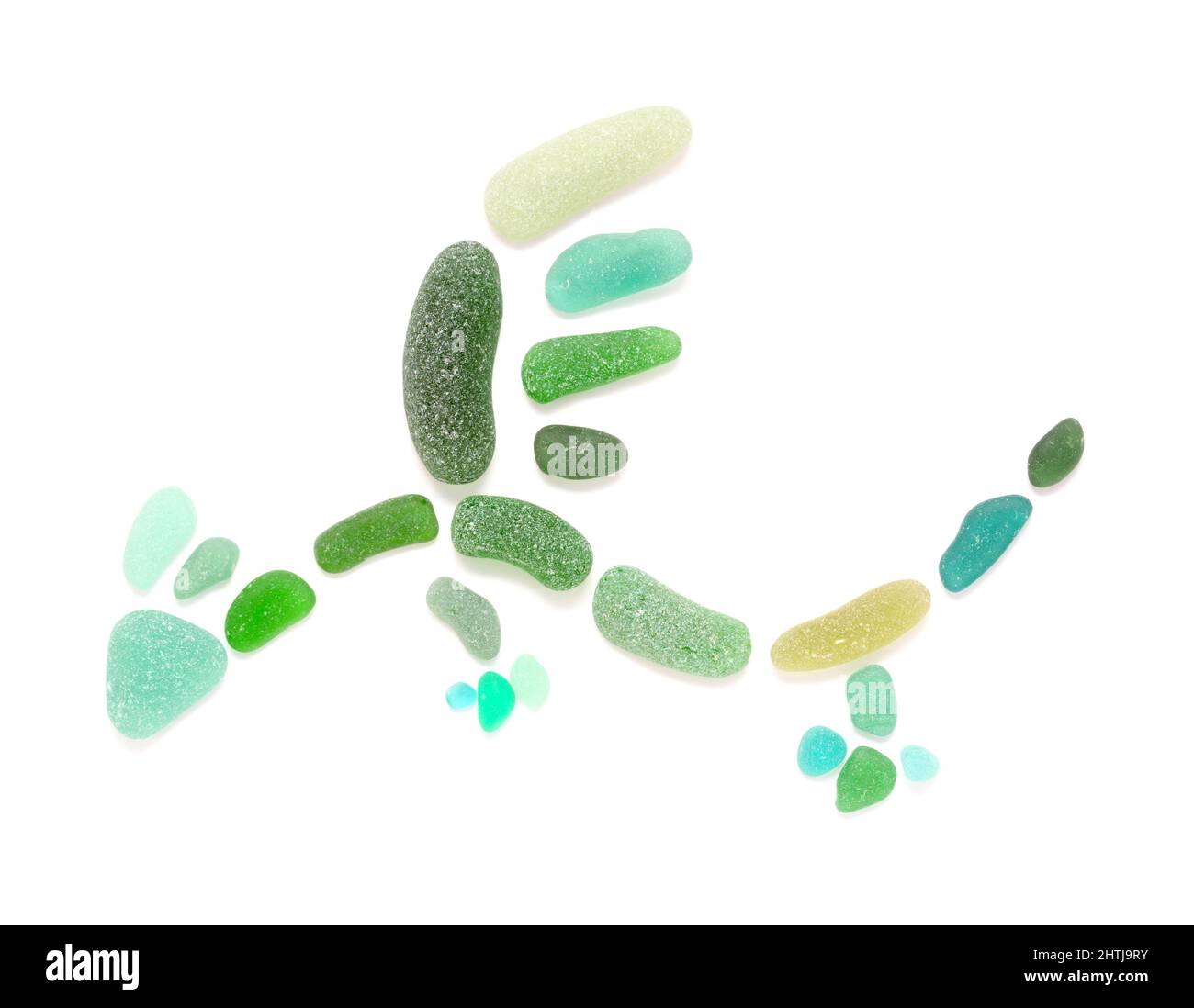 Einfaches Drachen-Symbol aus Seeglasstücken, isoliert auf weißem Hintergrund Stockfoto