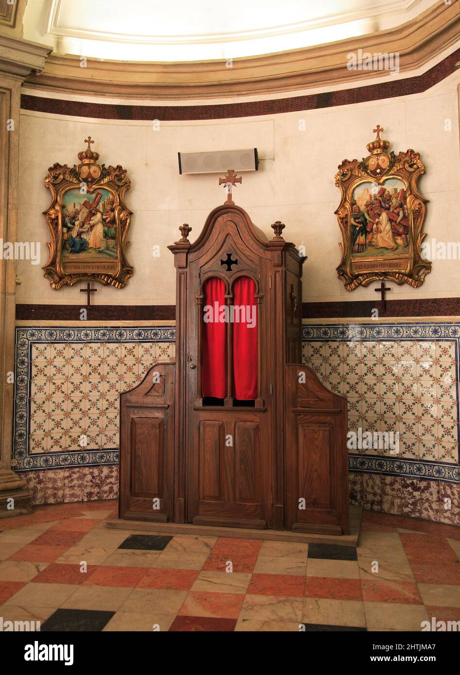 Sichtstuhl in der Igreja do Carmo, Karmeliterkirche, Faro, Algarve, Portugal Stockfoto